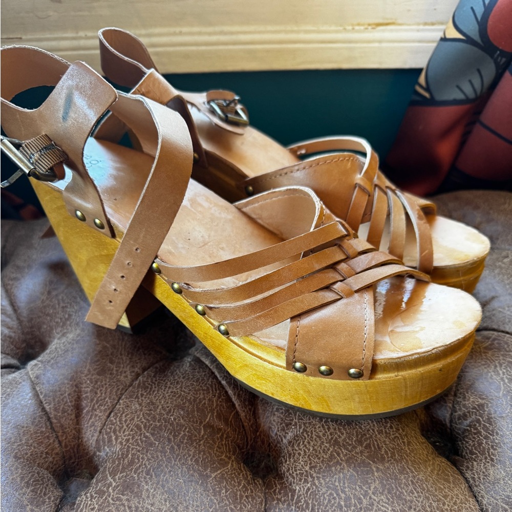 Frye Tan Leather Wooden Platform Sandals